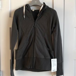 BNWT Lululemon sing floss travel jacket. Size 10
